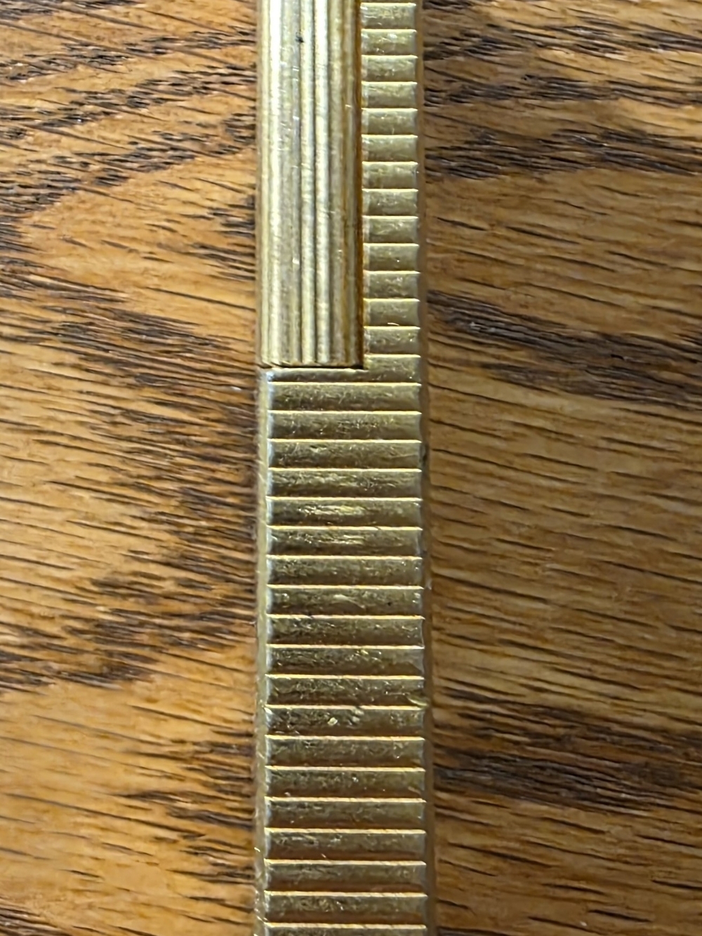 Vintage Gold Tone Ribbed Table Lighter - Picture 5 of 8